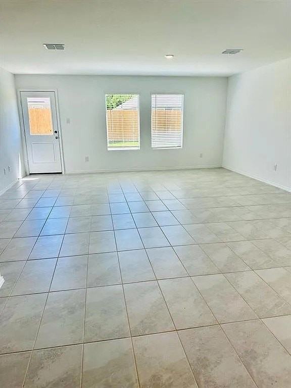 1728 Round House Ln - Photo 3 of 9