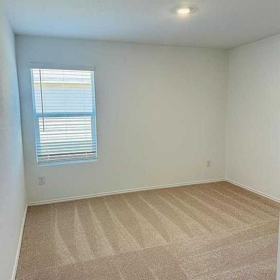 1728 Round House Ln - Photo 5 of 9