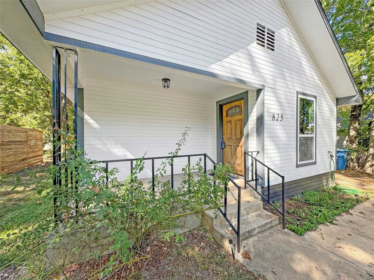 825 W Nelson St - Photo 2 of 29