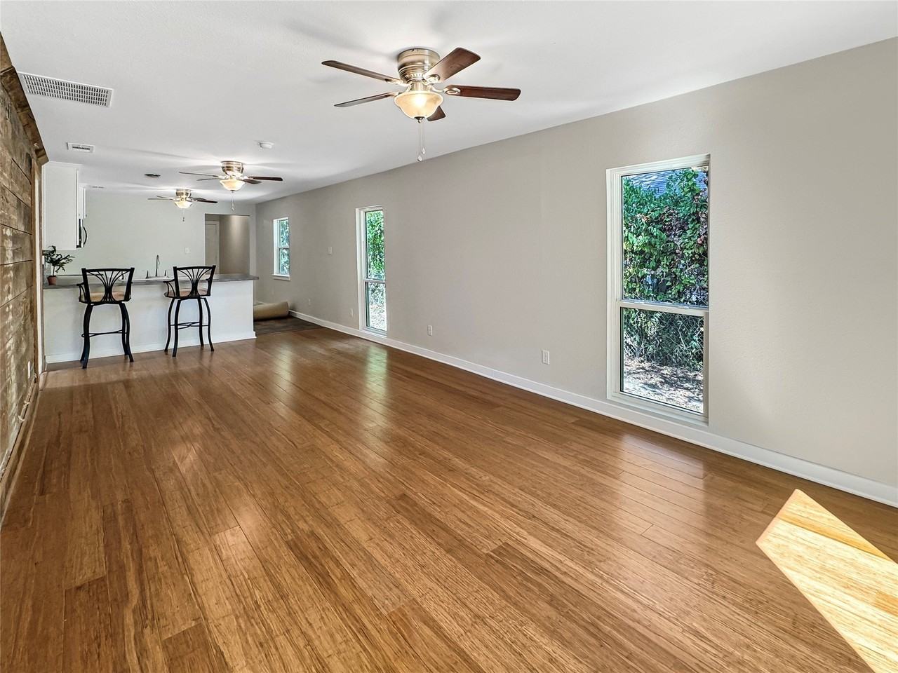 825 W Nelson St - Photo 3 of 29