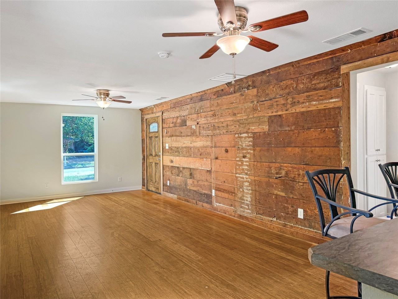 825 W Nelson St - Photo 4 of 29