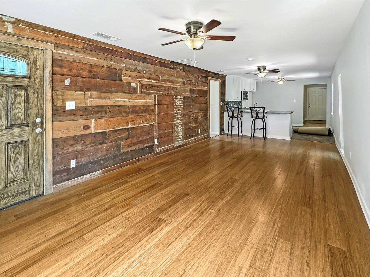 825 W Nelson St - Photo 5 of 29