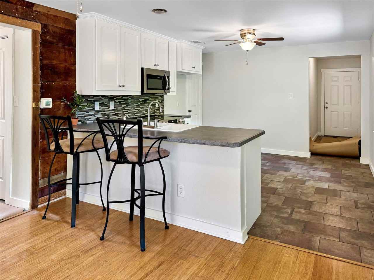 825 W Nelson St - Photo 7 of 29