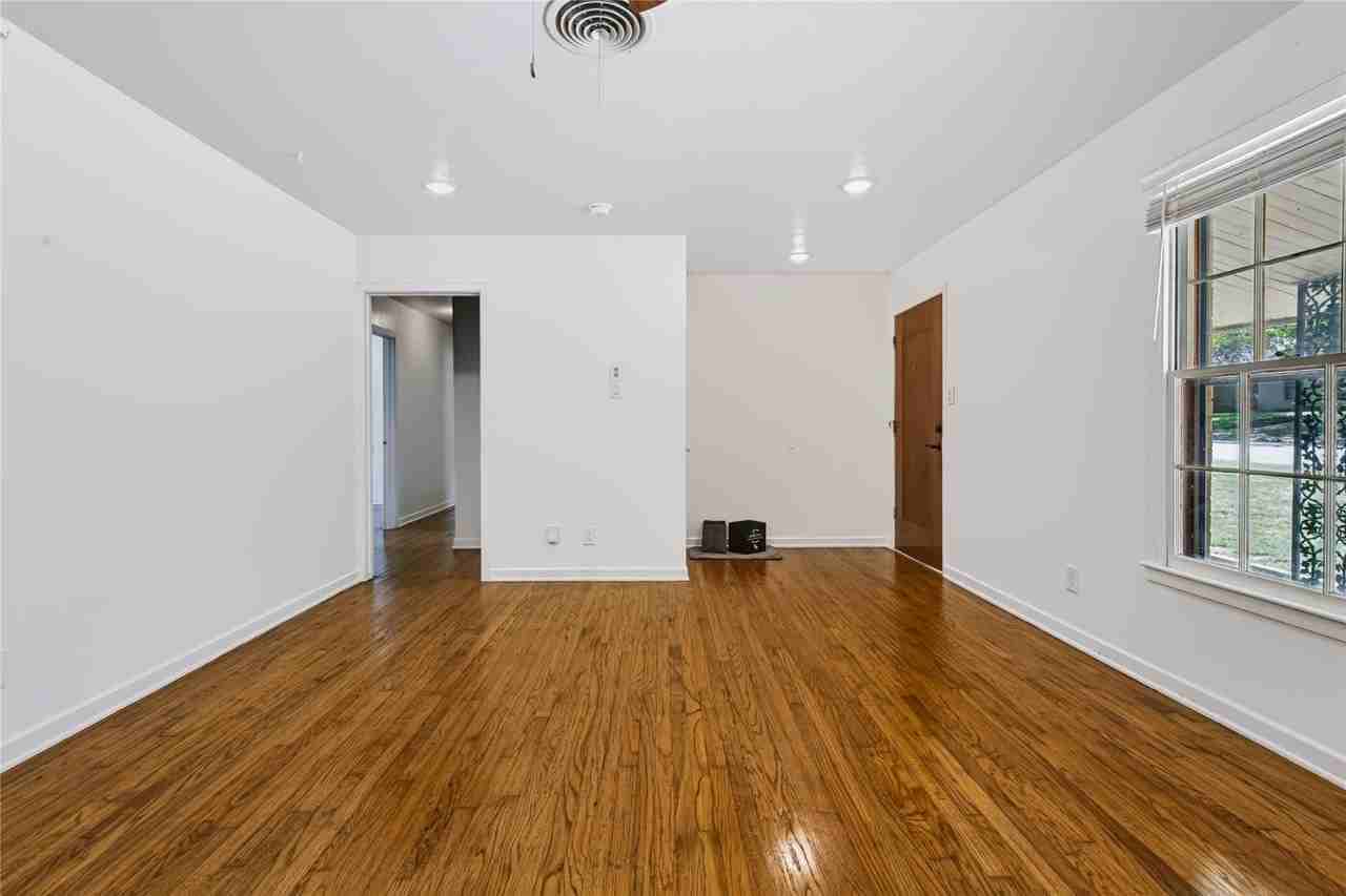 732 Hurstview Dr - Photo 7 of 32