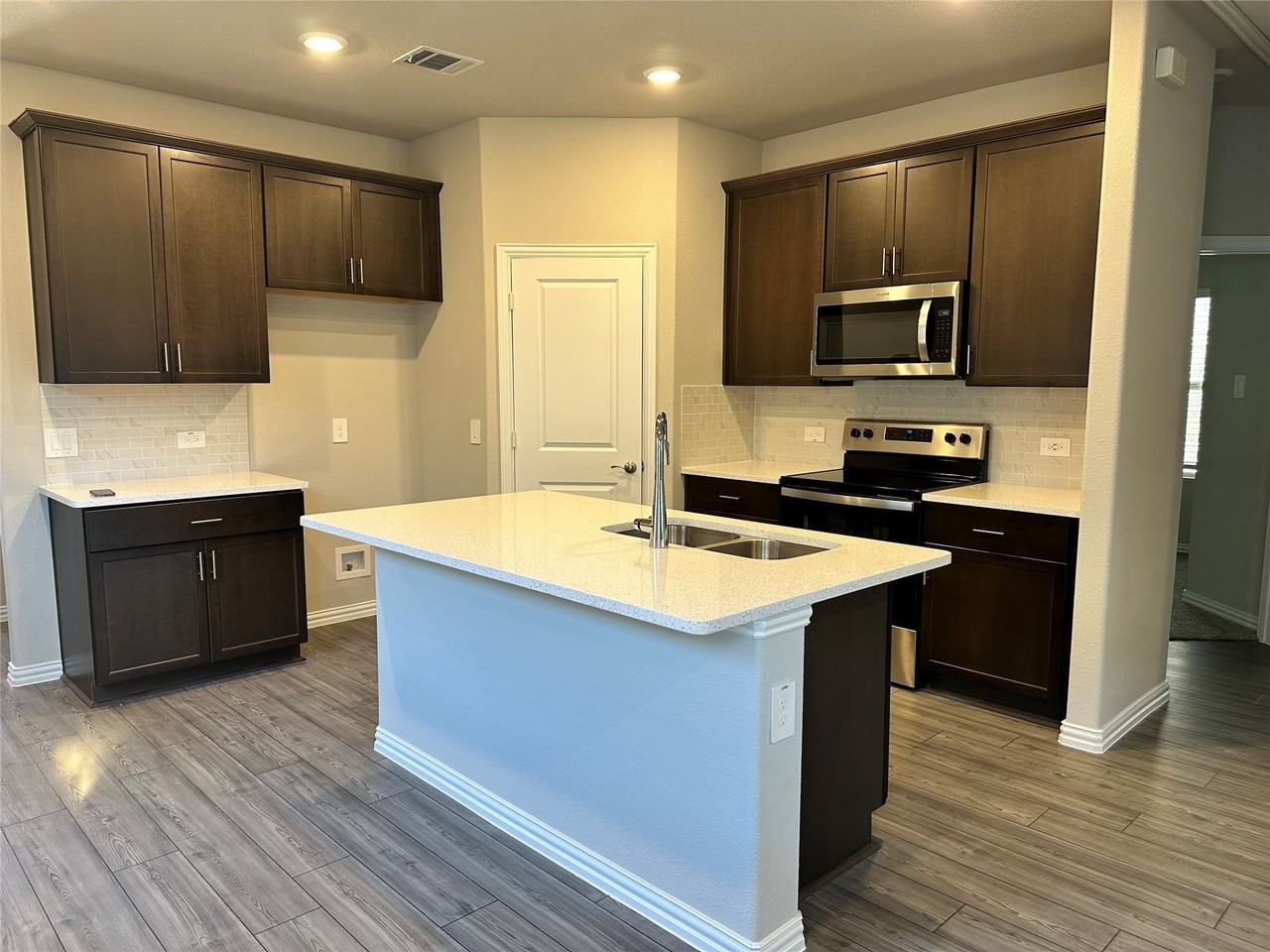 3305 Sedge Grass Dr - Photo 2 of 9