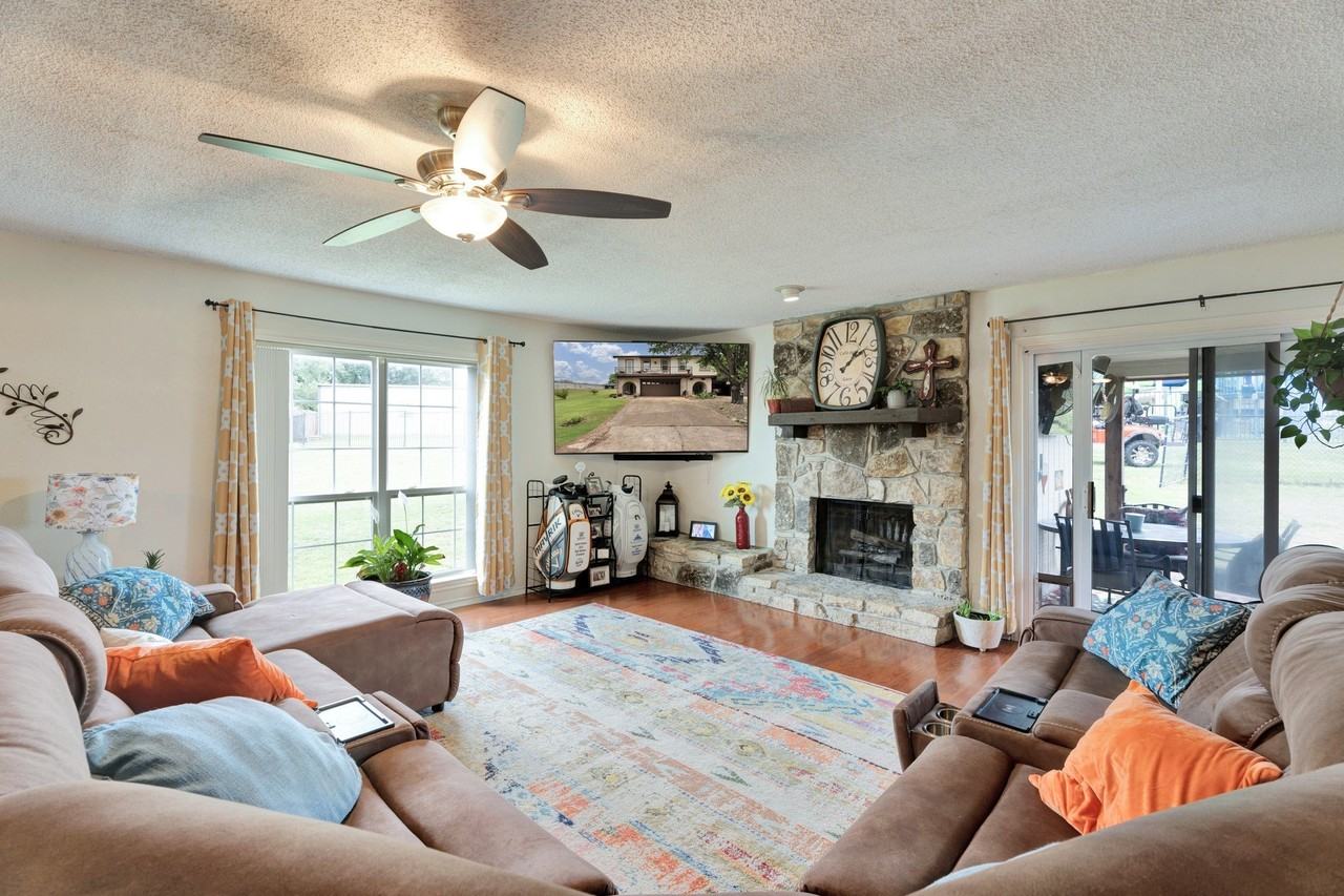 4507 Overlook Ct - Photo 4 of 40