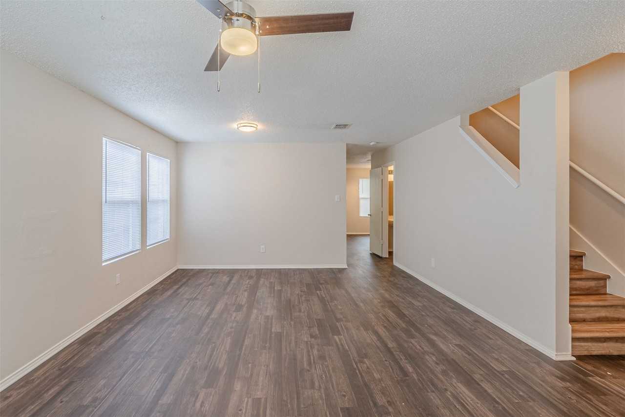 8749 Hunters Trl - Photo 6 of 27