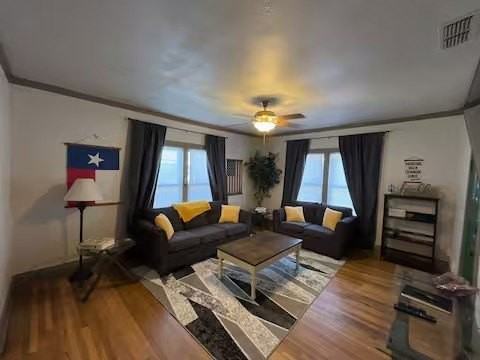 1426 Cedar St - Photo 2 of 18