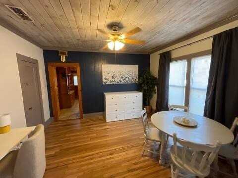 1426 Cedar St - Photo 5 of 18