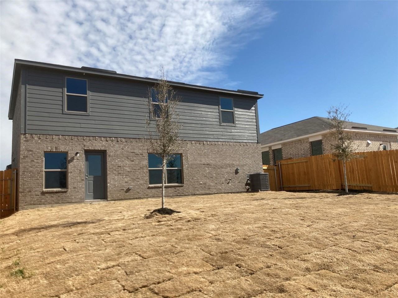 2033 Delta Downs Dr - Photo 4 of 20