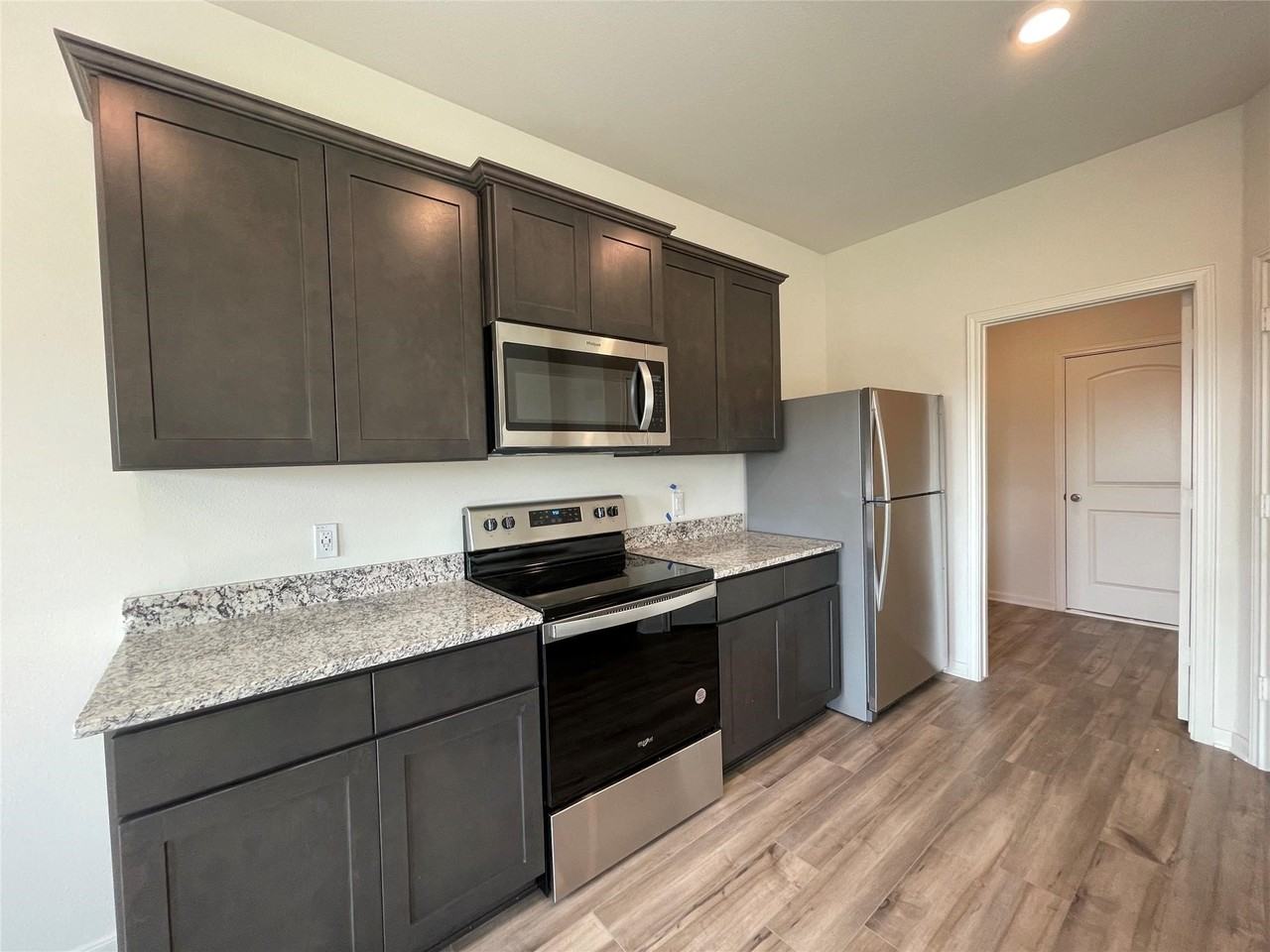 2033 Delta Downs Dr - Photo 7 of 20
