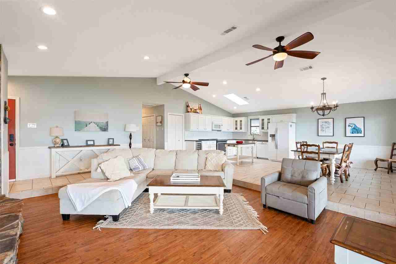 124 Harbor Dr - Photo 4 of 40