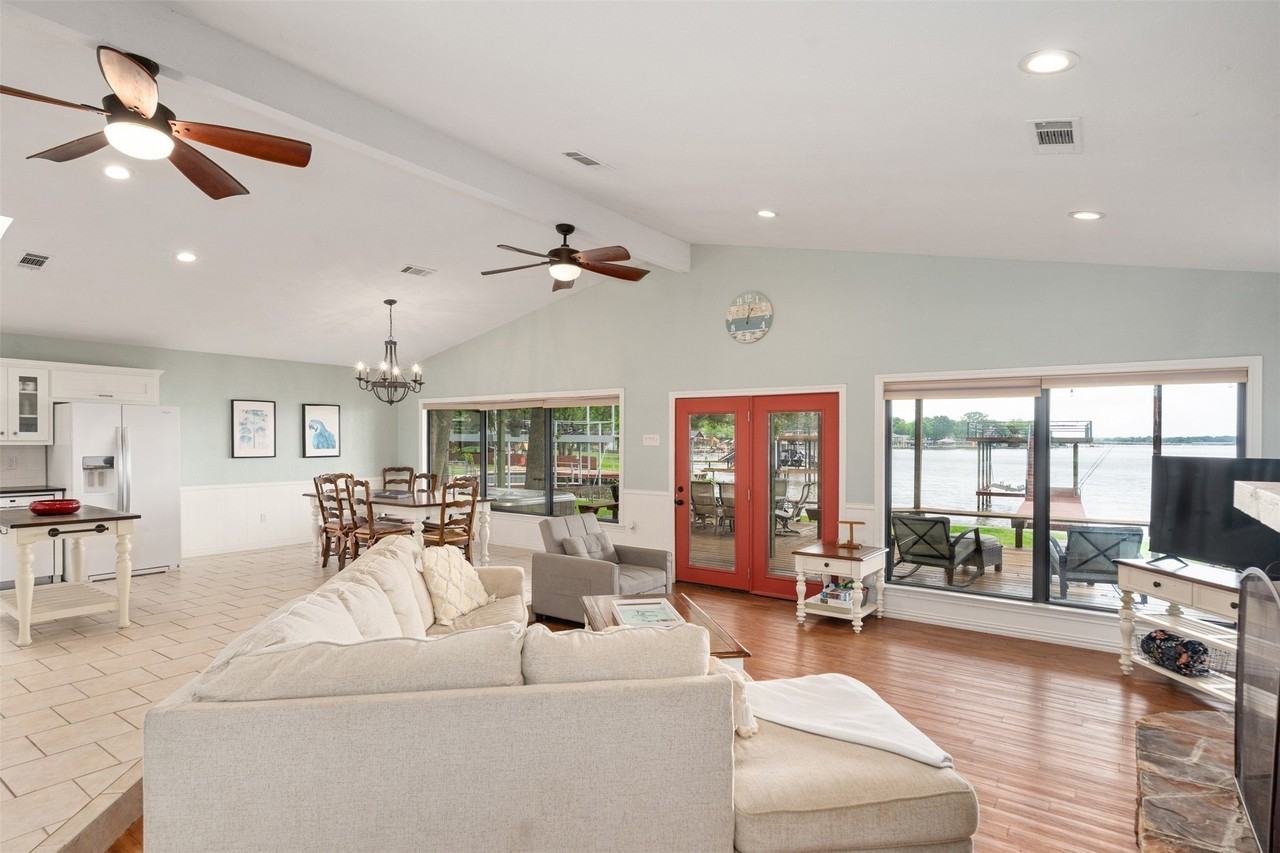 124 Harbor Dr - Photo 5 of 40