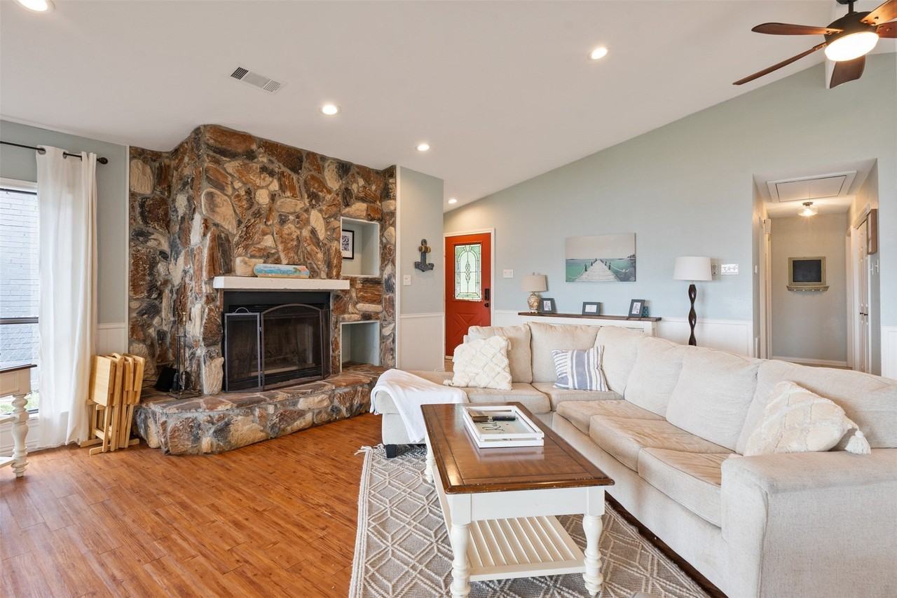 124 Harbor Dr - Photo 6 of 40