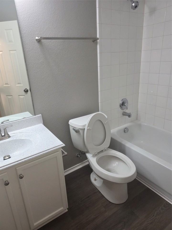 704 Linden Ave - Photo 3 of 15