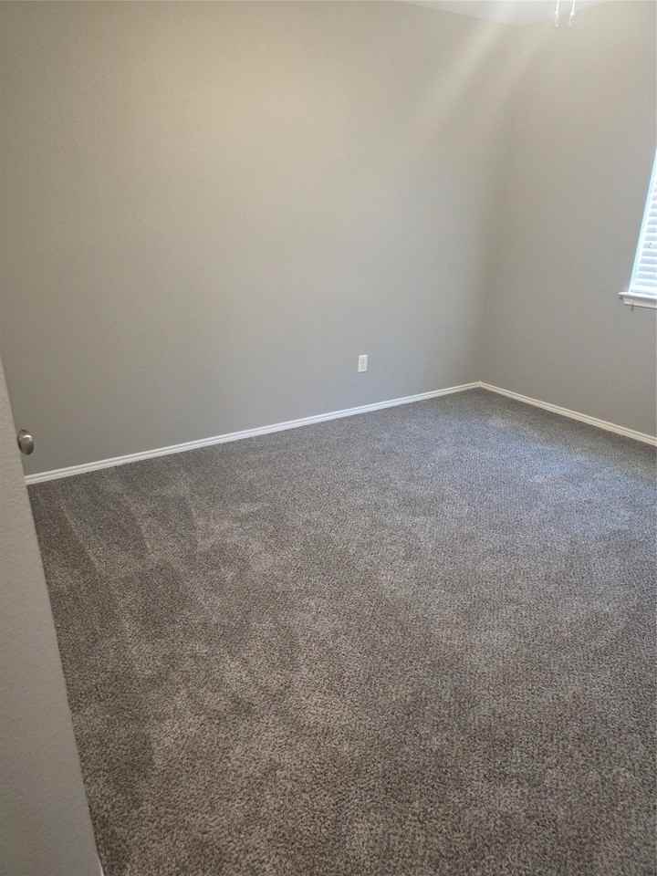 704 Linden Ave - Photo 4 of 15