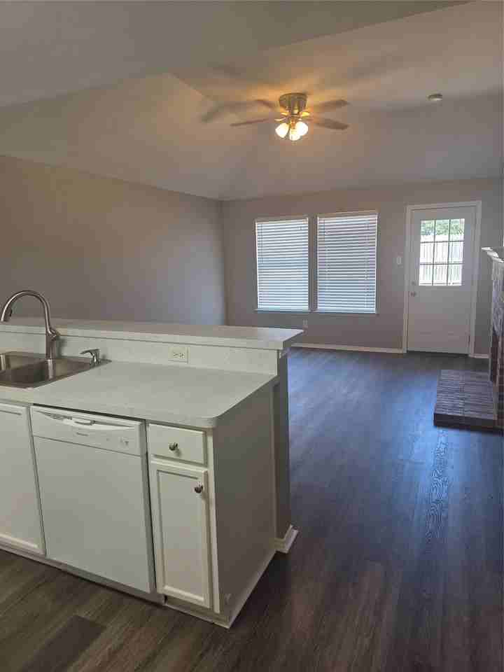 704 Linden Ave - Photo 5 of 15