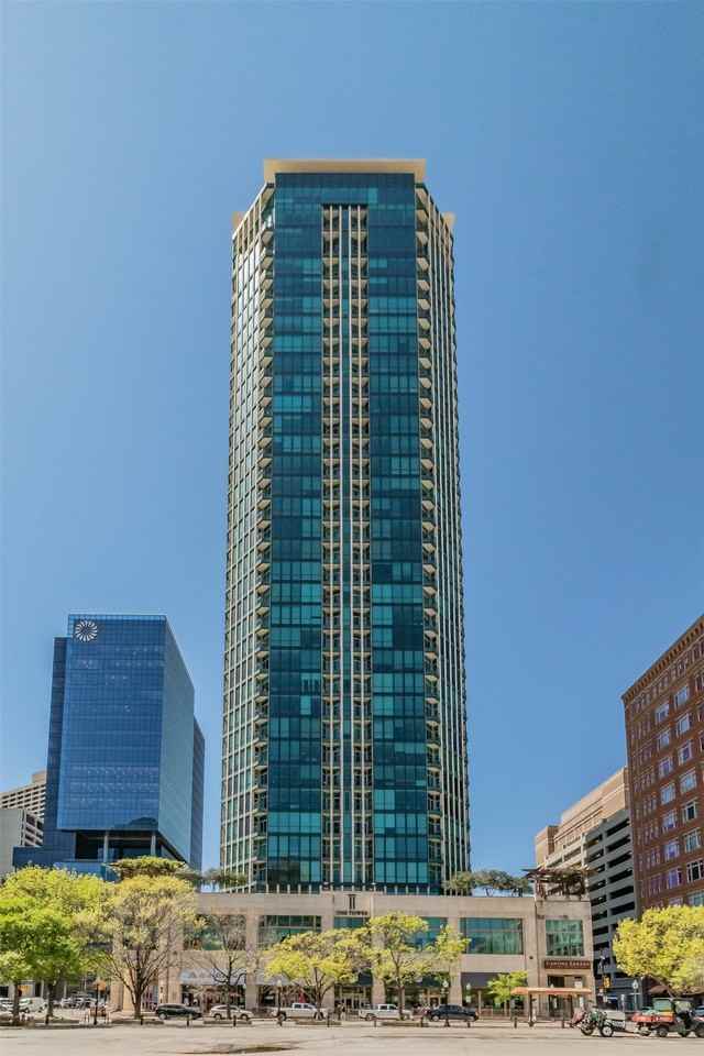 500 Throckmorton St #2502