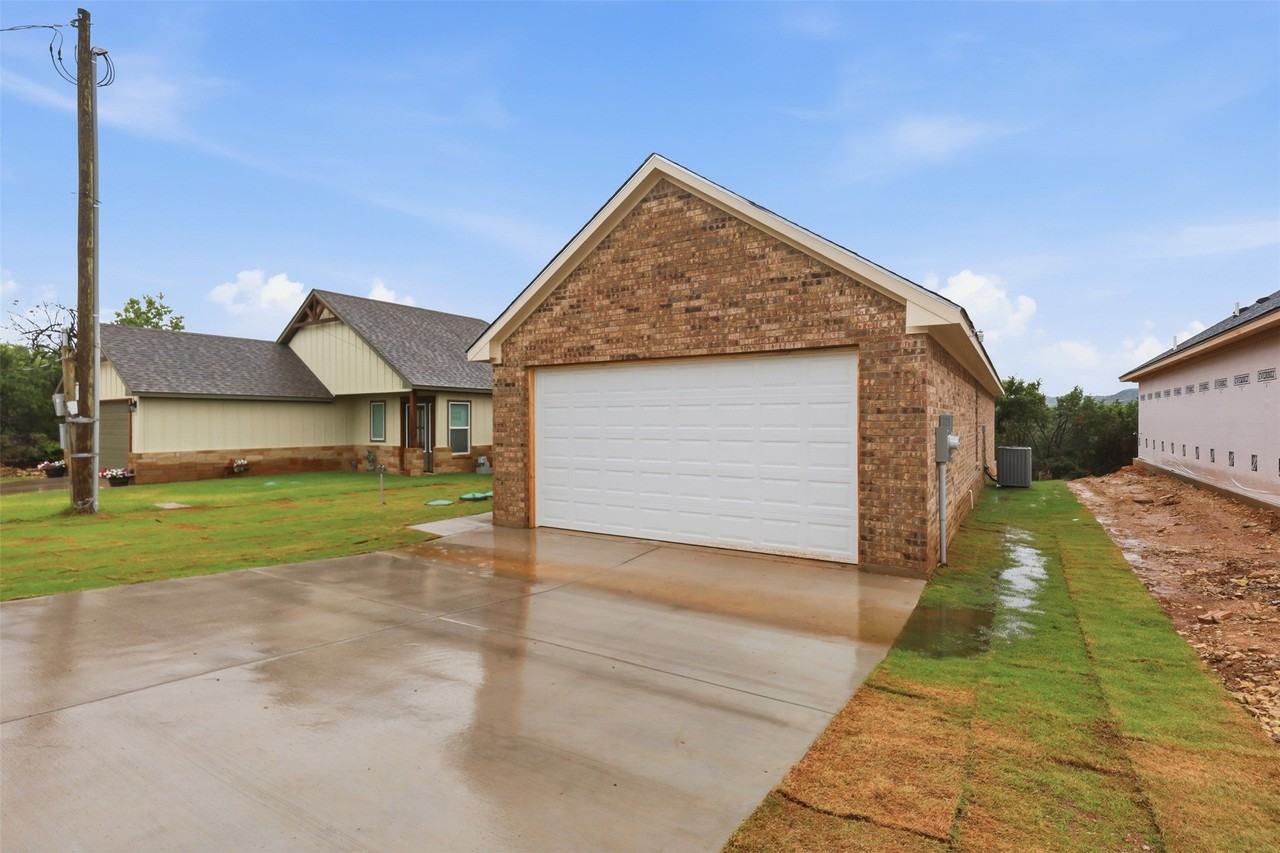 1413 Ridgeview Cir - Photo 2 of 31