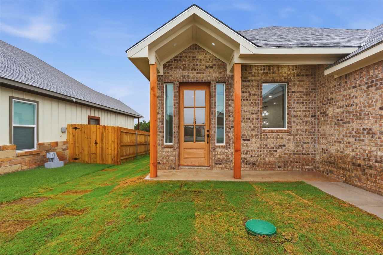 1413 Ridgeview Cir - Photo 5 of 31