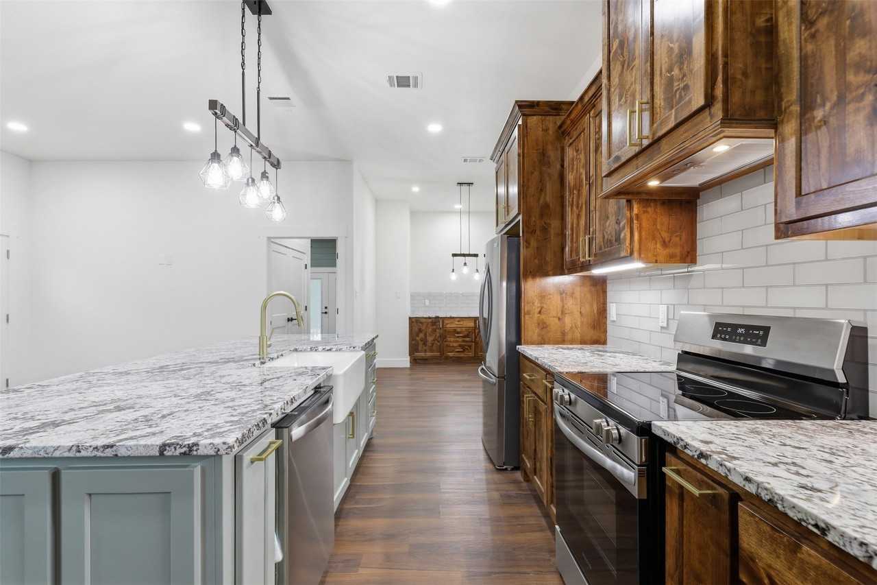 1413 Ridgeview Cir - Photo 7 of 31