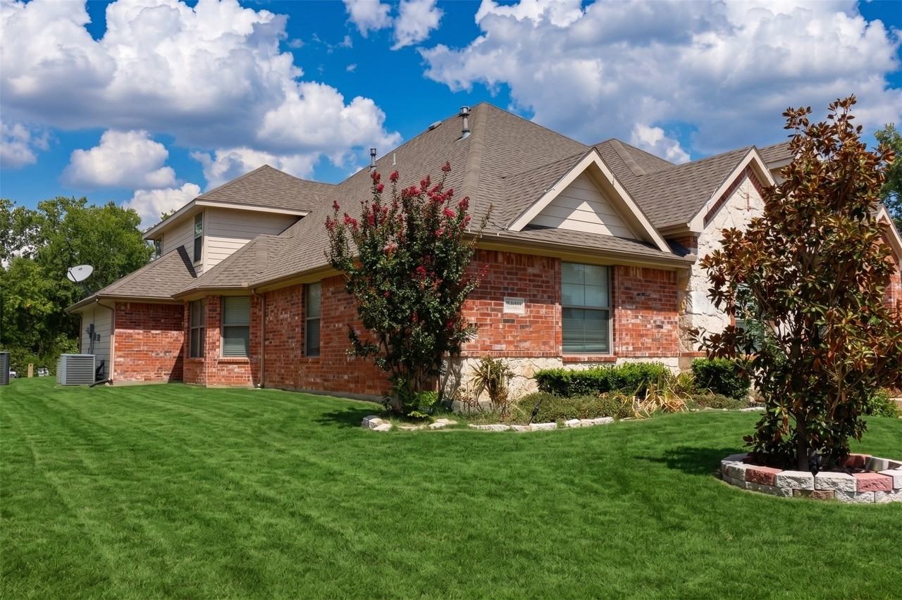 909 Blazing Star Dr - Photo 2 of 2
