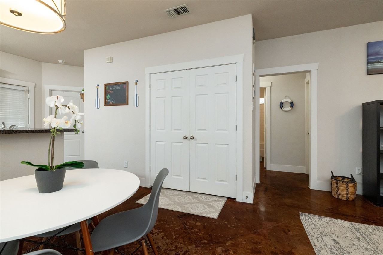 2803 Frazier Ave - Photo 6 of 19