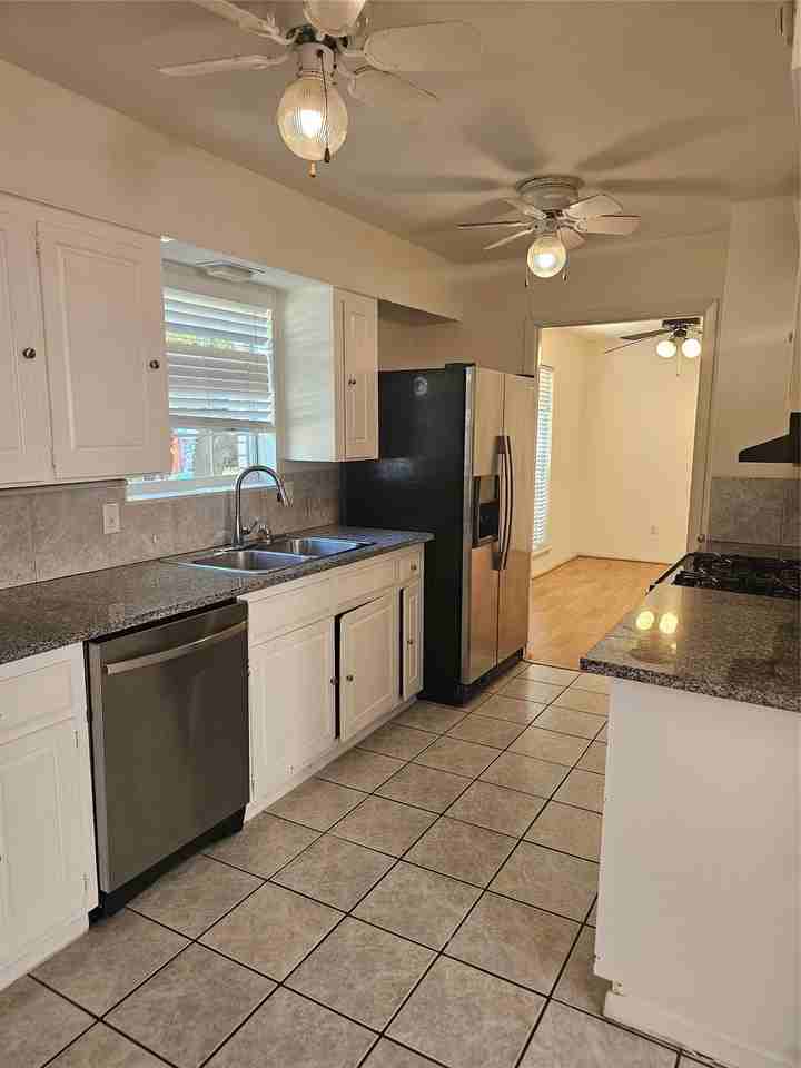 7016 Briarmeadow Dr - Photo 2 of 33