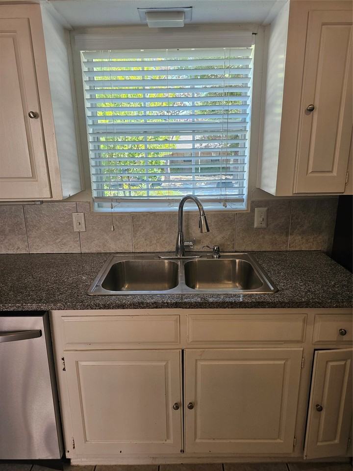 7016 Briarmeadow Dr - Photo 4 of 33