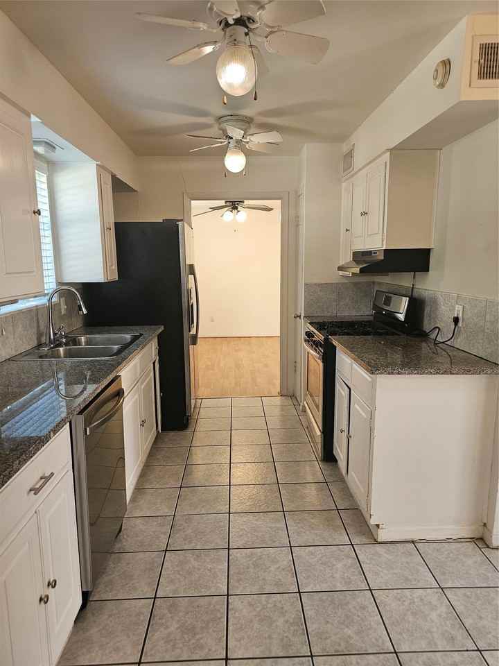 7016 Briarmeadow Dr - Photo 5 of 33