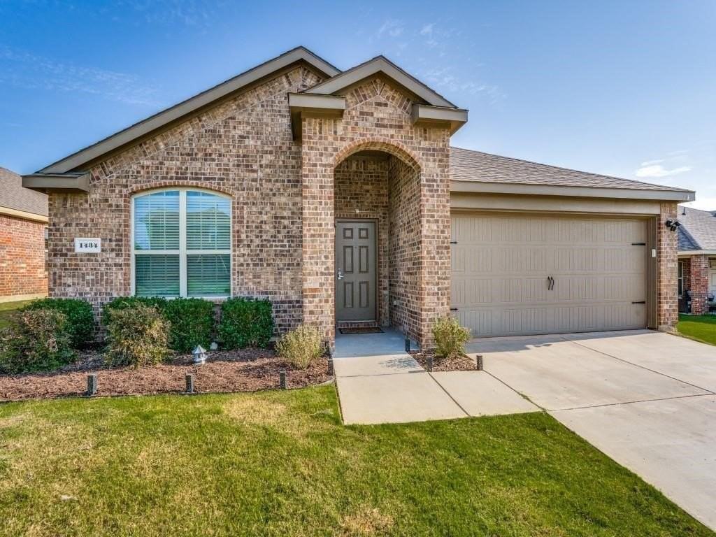 1434 Meadow Creek Dr - Photo 2 of 23