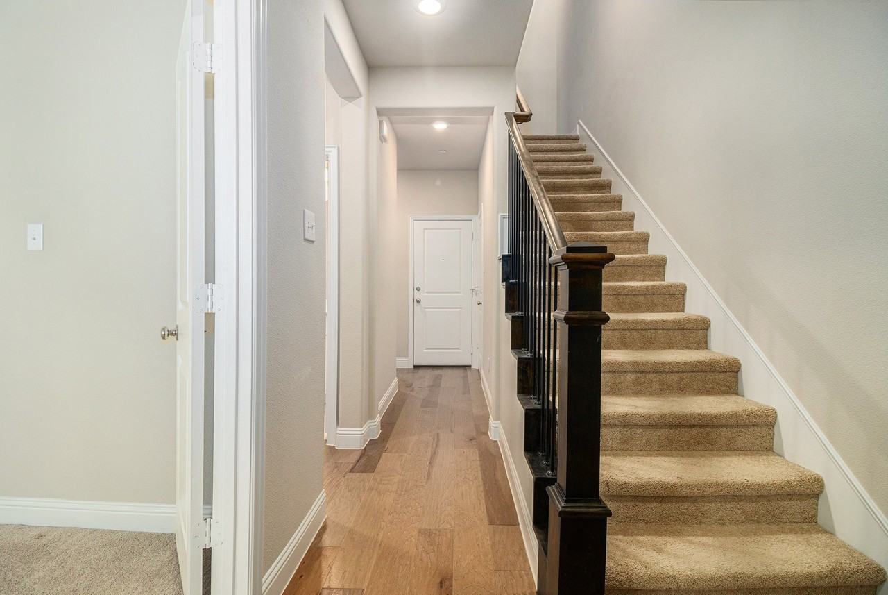 315 Ferndale St - Photo 3 of 32