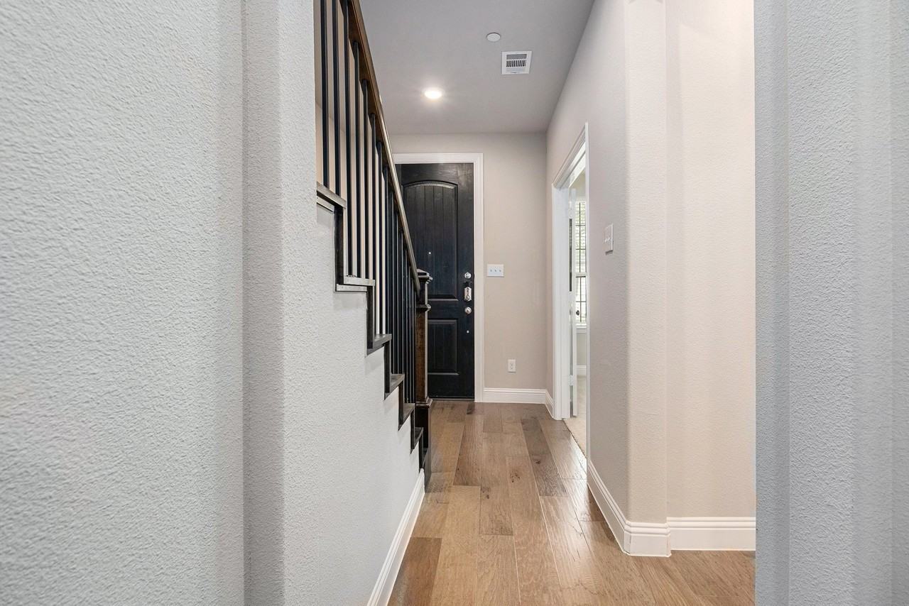 315 Ferndale St - Photo 6 of 32