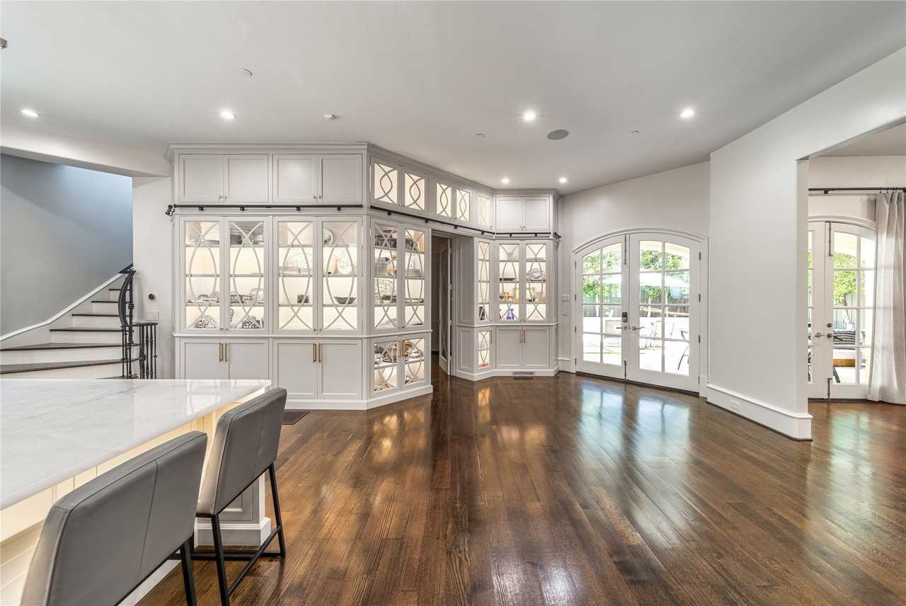 3548 Bryn Mawr Dr - Photo 4 of 30