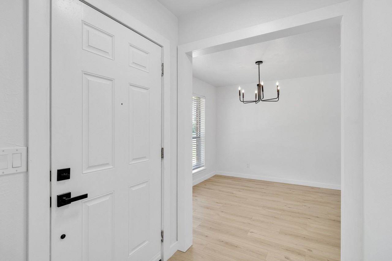 3352 Lanarc Dr - Photo 2 of 31