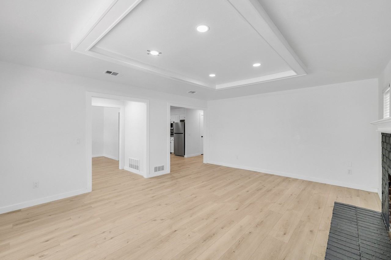 3352 Lanarc Dr - Photo 5 of 31