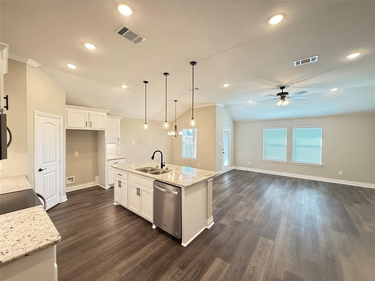 1215 Brad Kellar Dr - Photo 5 of 19