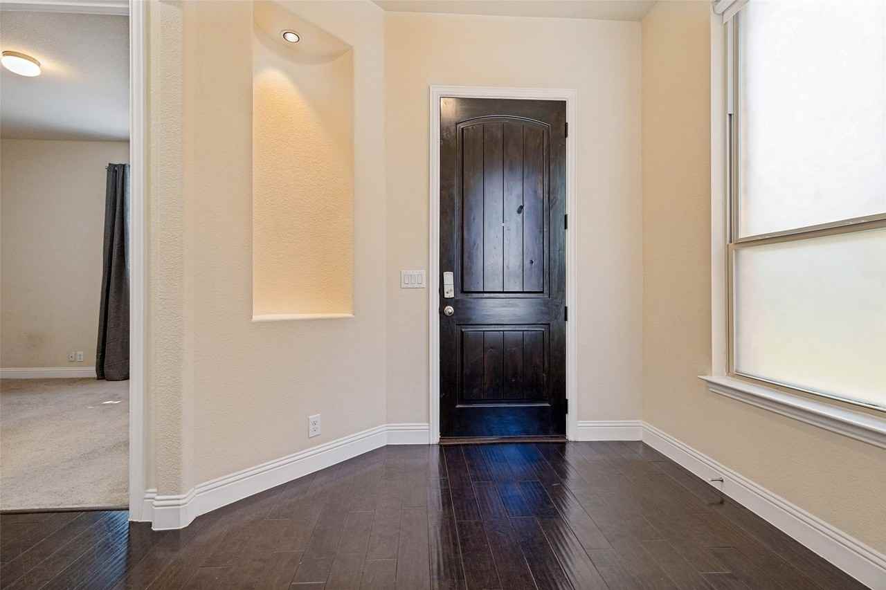 3712 Cobblecreek Dr - Photo 2 of 25