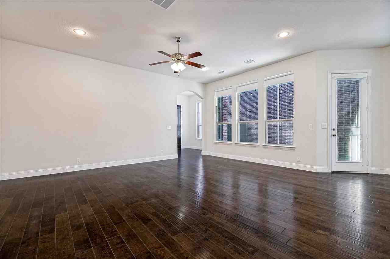 3712 Cobblecreek Dr - Photo 3 of 25