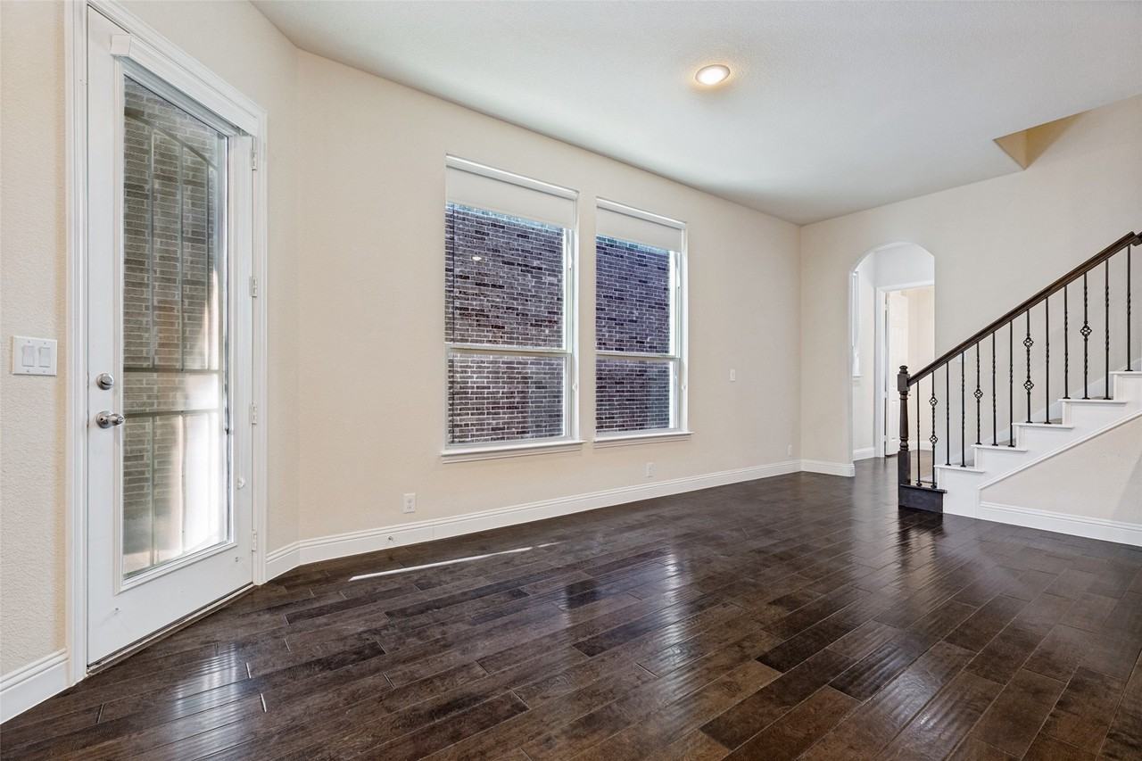 3712 Cobblecreek Dr - Photo 4 of 25