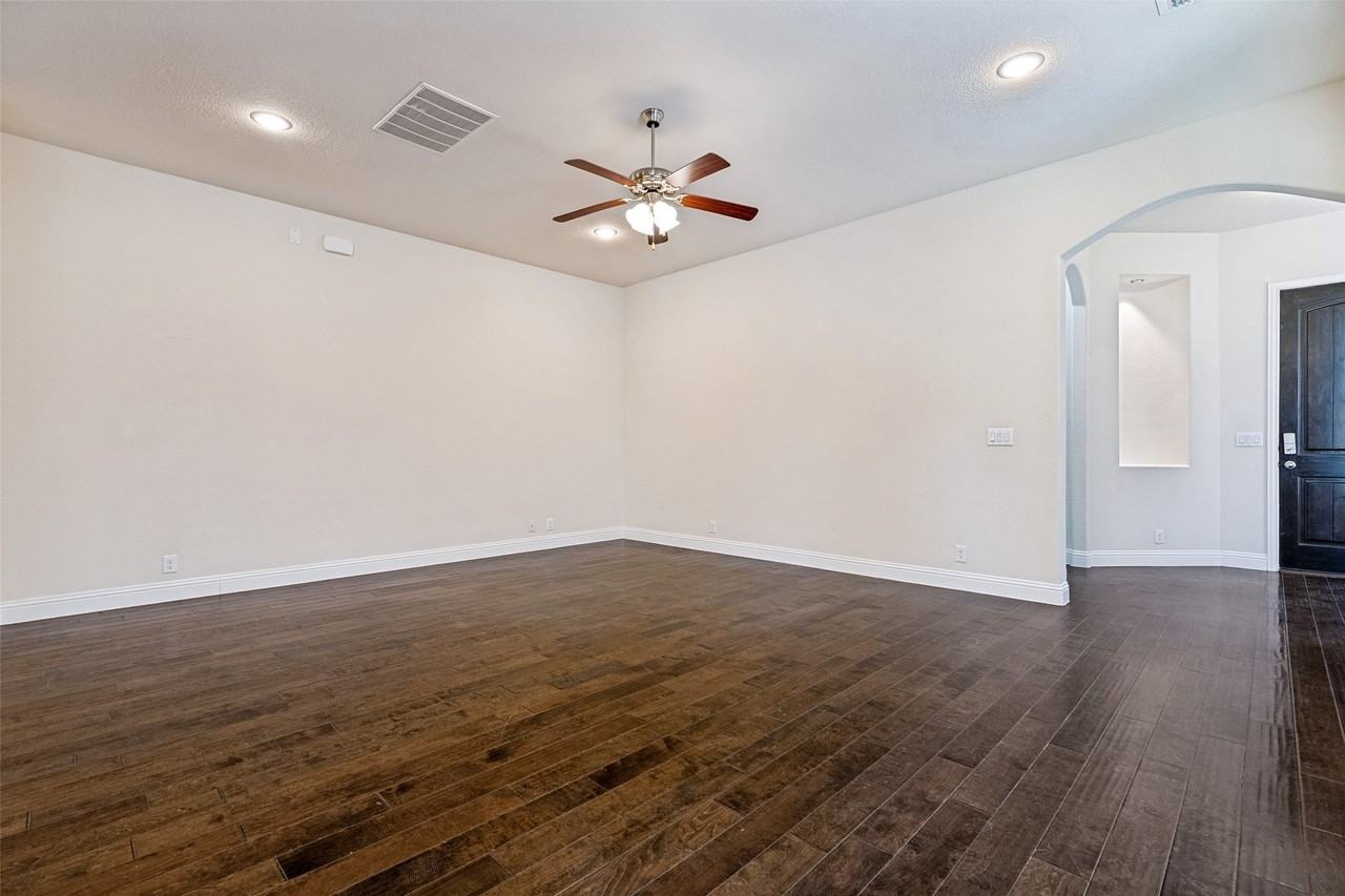 3712 Cobblecreek Dr - Photo 5 of 25
