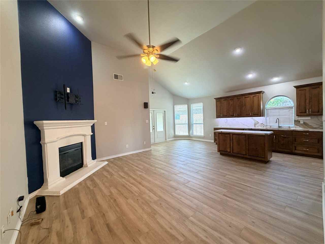 12917 Farmington Dr - Photo 2 of 18