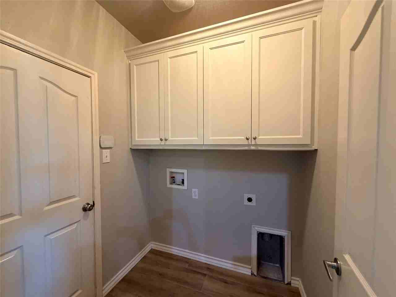 12917 Farmington Dr - Photo 5 of 18