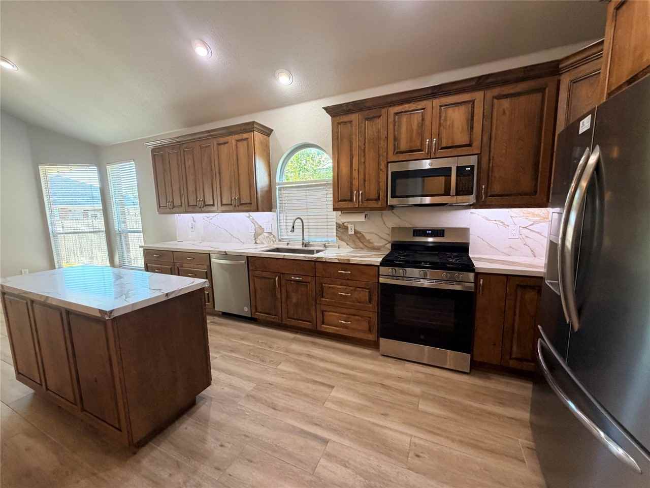 12917 Farmington Dr - Photo 6 of 18