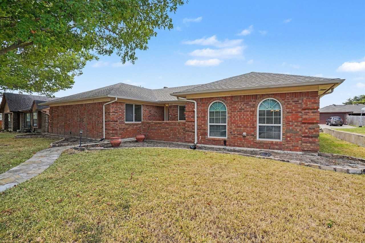 7321 Augusta Cir - Photo 2 of 27
