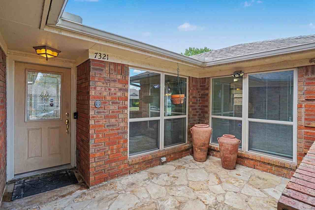 7321 Augusta Cir - Photo 3 of 27
