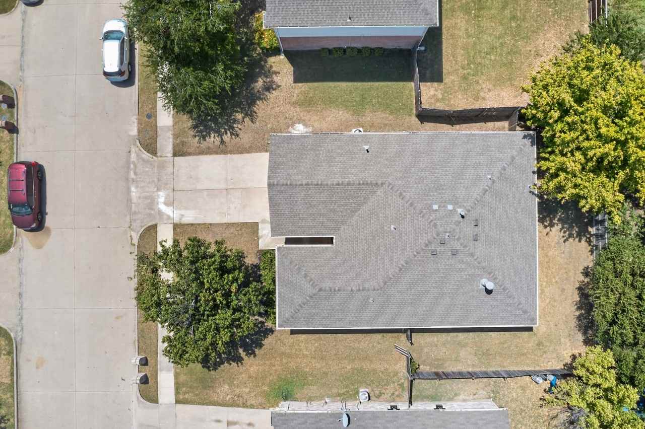 625 Spillway Dr - Photo 3 of 40