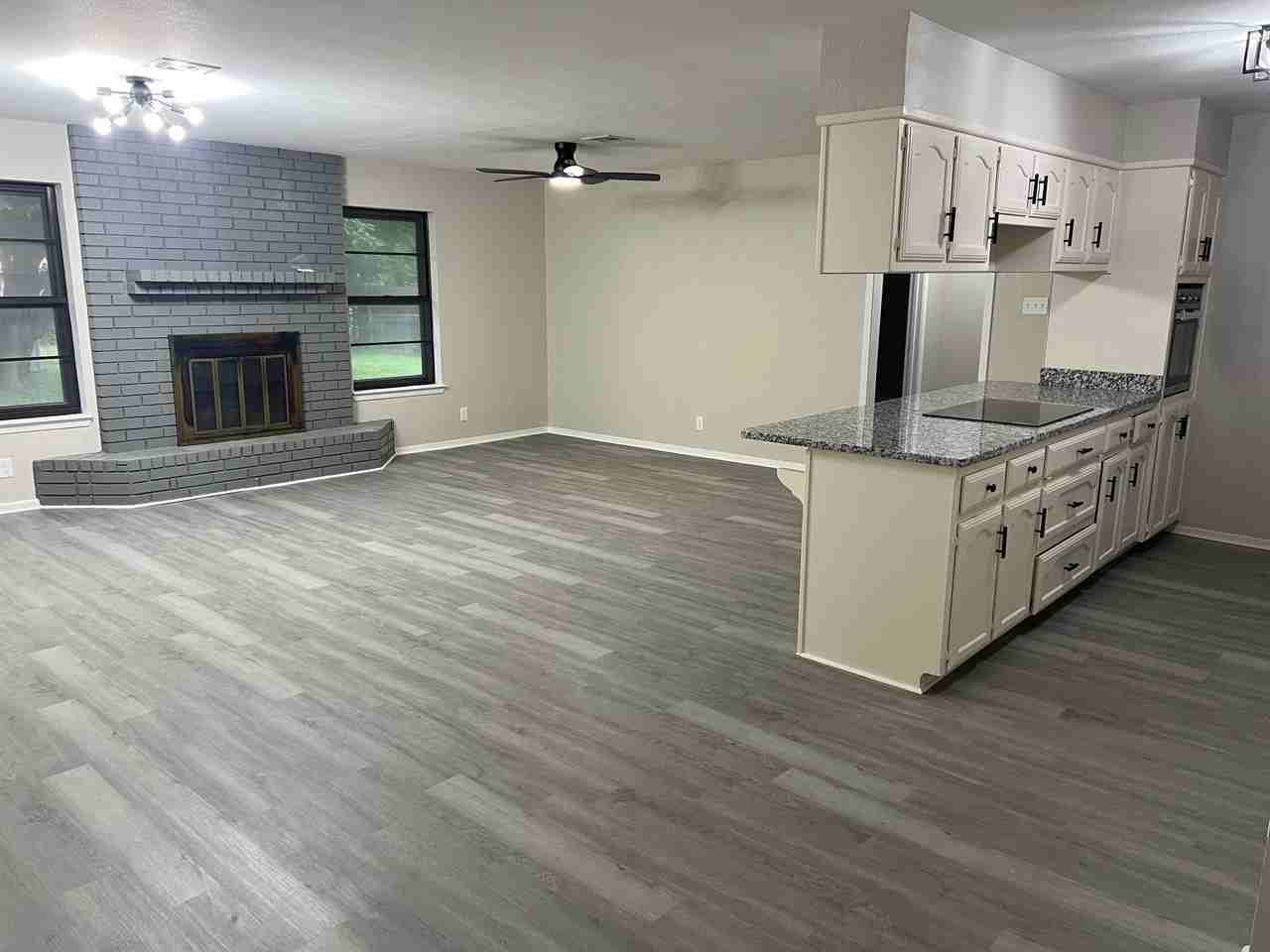 1118 Pawnee St - Photo 3 of 15