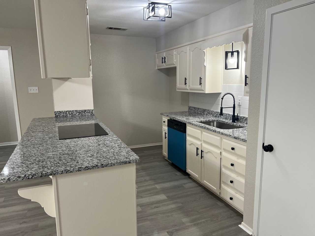 1118 Pawnee St - Photo 4 of 15