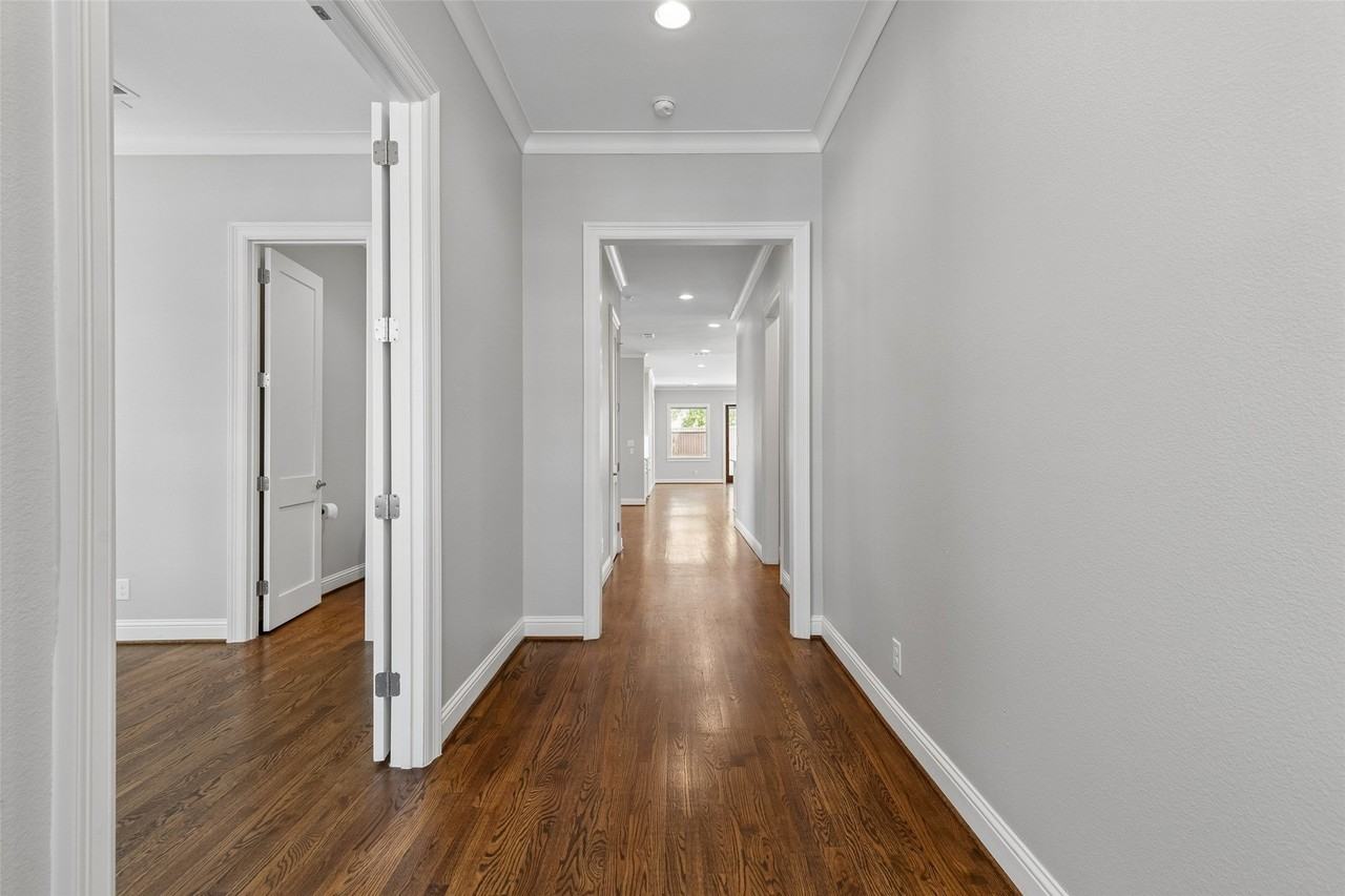 6030 Vickery Blvd - Photo 3 of 34